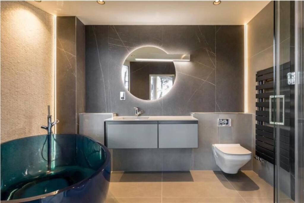 Luxury 3 Bed Flat With Large Terrace, Sea Views And Hot Tub Appartement Canford Cliffs Buitenkant foto